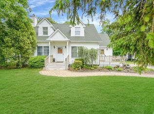 15 Old Manor Rd, Eastport, NY 11941