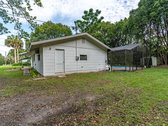 2nd image of 1213 NE 32nd Pl