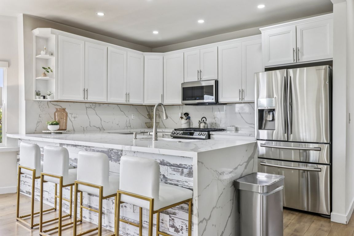 next background image