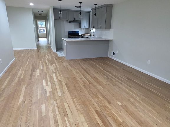 3rd image of 140 Orange St Floor 1