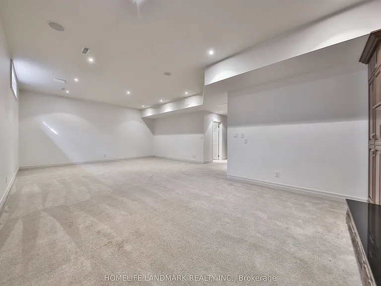 112 Kingsway Cres — Photo 33