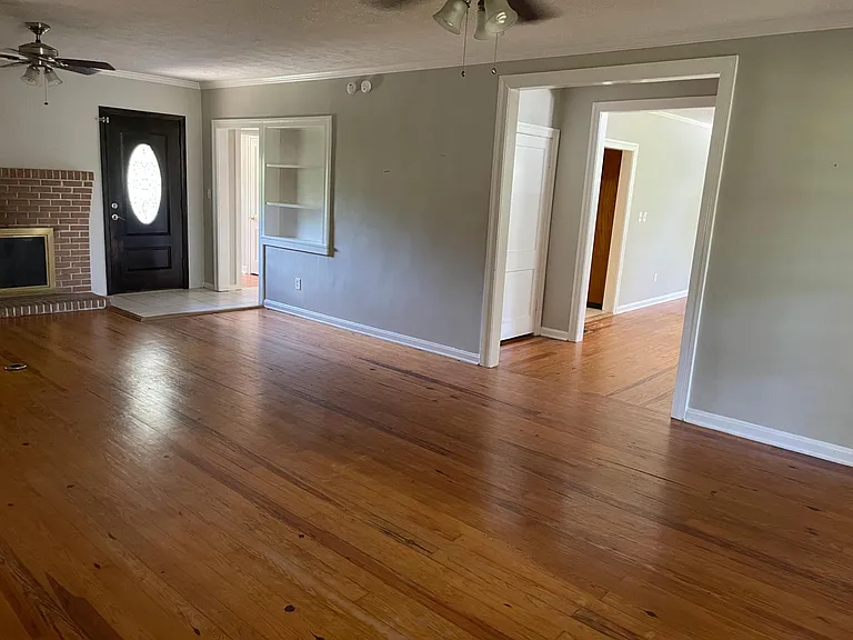 2123 University Blvd S — Photo 3