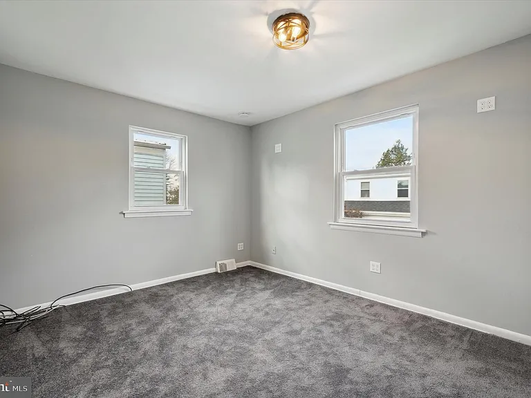 725 Mount Vernon Ave — Photo 11