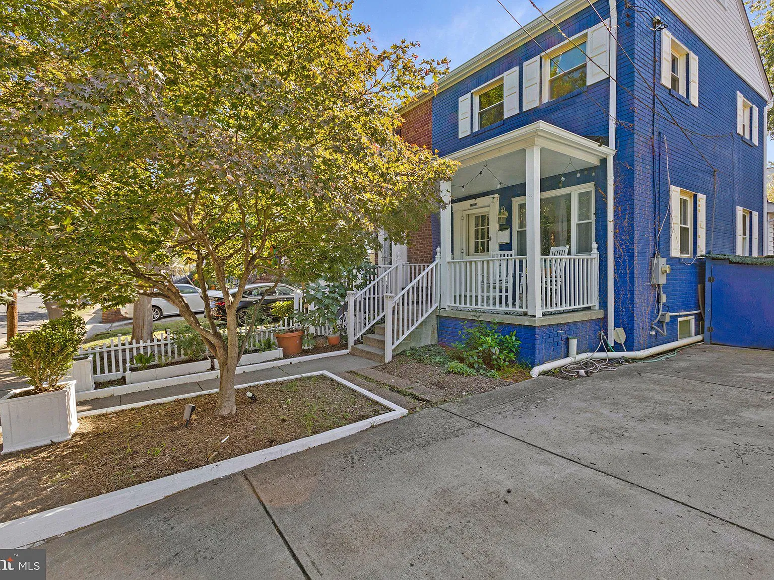 3 bed, 2.5 bath, 1401 sqft, $3,995 — Photo 2
