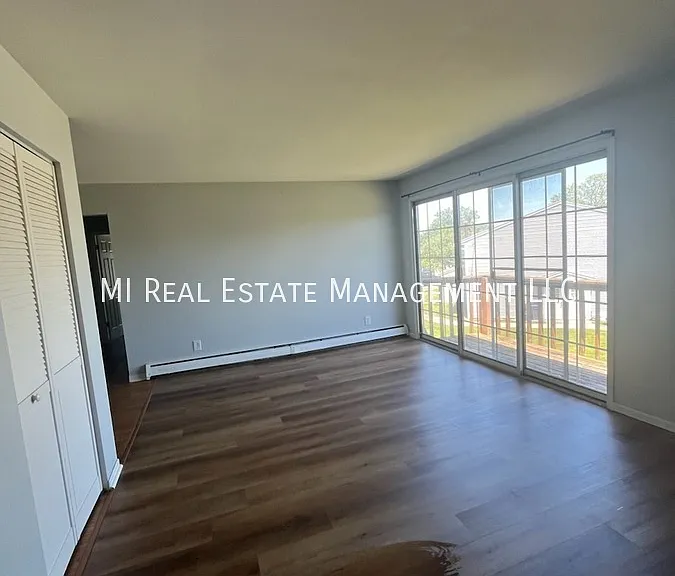 326 Stratford Way #6 — Photo 5