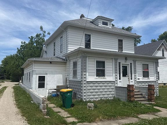 3rd image of 208 E Jefferson St