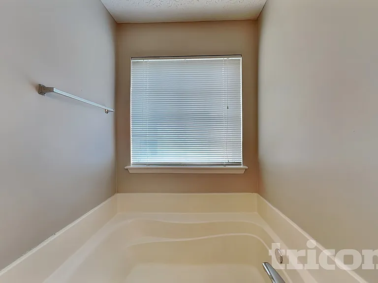 4586 Darrowby Dr — Photo 9
