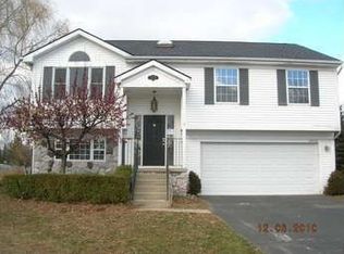 38330 N Williams Cir, Westland, MI 48186