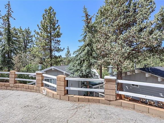 2nd image of 1010 Brookside Ln