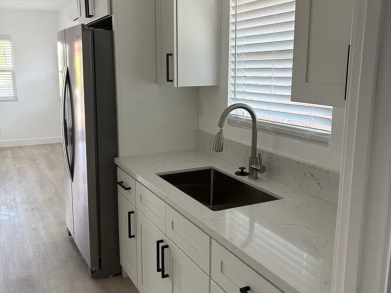 2740 Wabash Ave — Photo 4