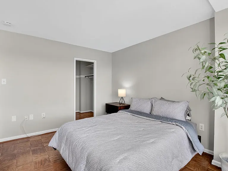 10401 Grosvenor Pl #808 — Photo 5
