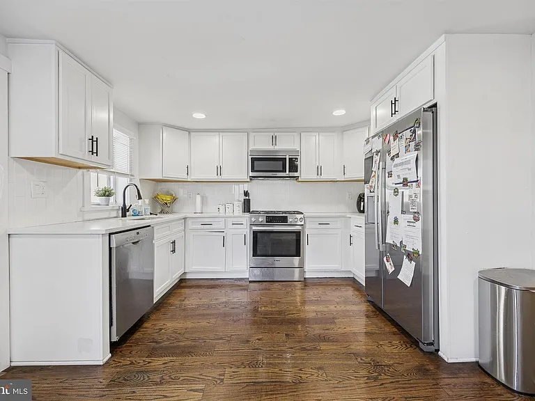 14 Maple St — Photo 8
