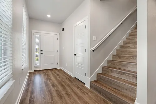 Birdmaster Drive Residences Photo 1