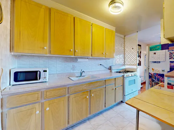 2932 West Fifth Street image 10 of 14