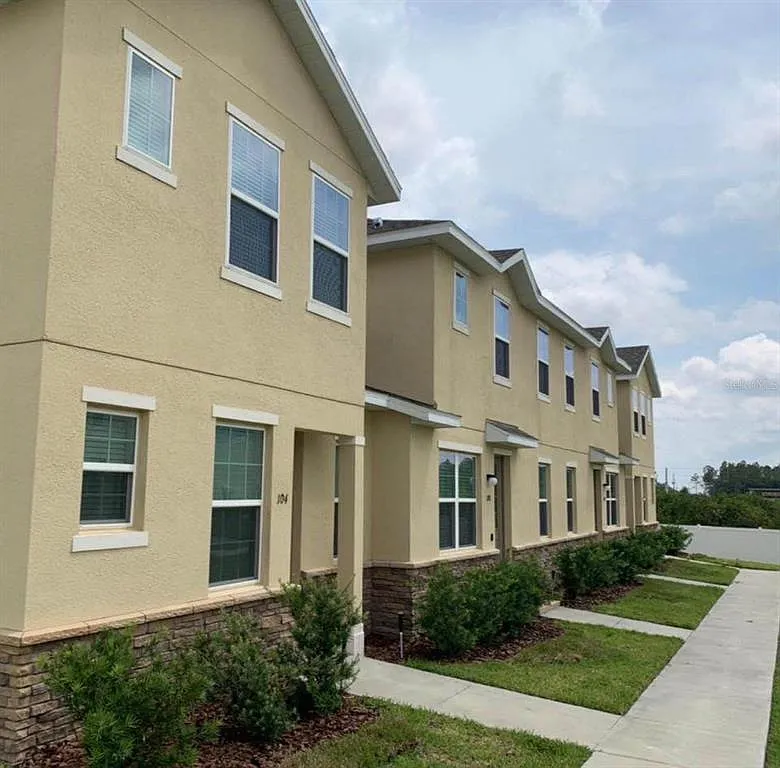 4 bed, 2.5 bath, 1620 sqft, $2,100 — Photo 1