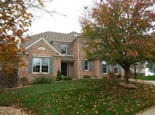 1303 Sara Ct, Coraopolis, PA 15108