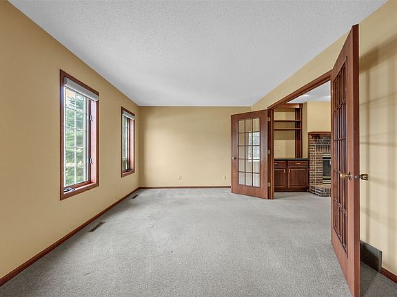 2nd image of 3333 Riverside Dr NE