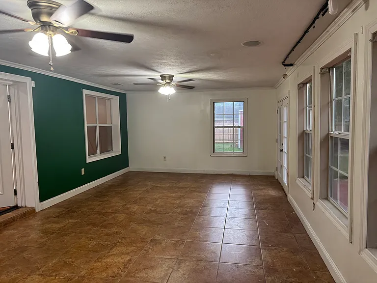 1050 Gage Dr — Photo 20