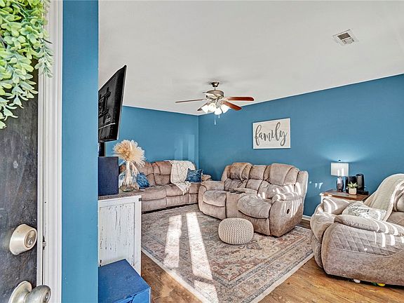 5th image of 104 Claymoor Ct