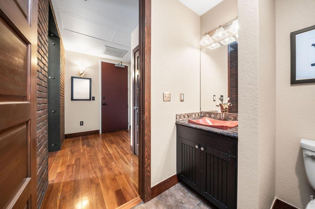 210 W Magnolia St #360