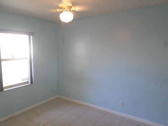 4th image of 5206 Glencove Lane #5206