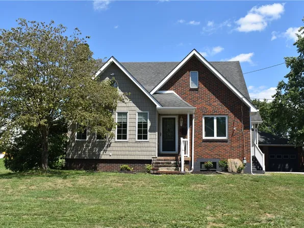 108 Church St, Bentleyville, PA 15314