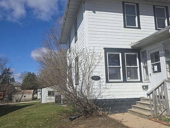 2nd image of 806 1st Ave NE