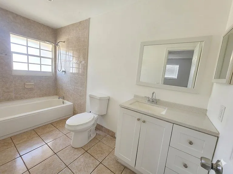 7931 SW 7th Pl — Photo 9