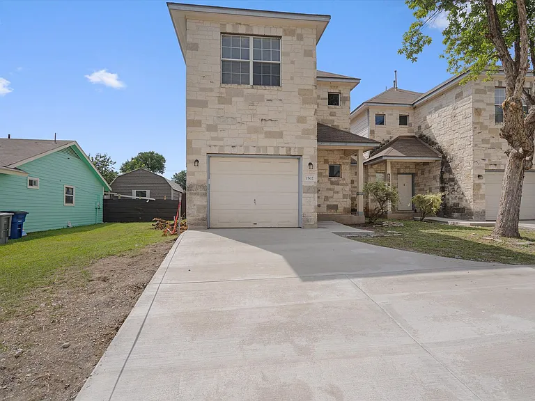 7502 Lazy Creek Dr #A — Photo 2