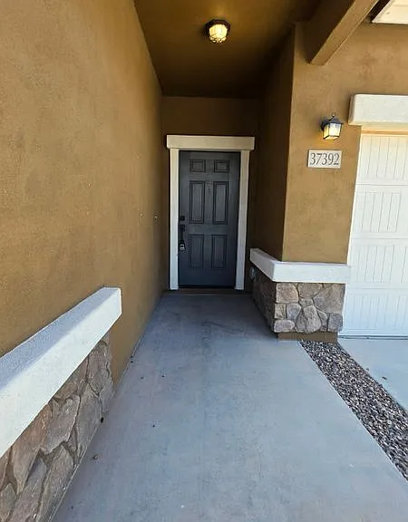 37392 W Capri Ave — Photo 2