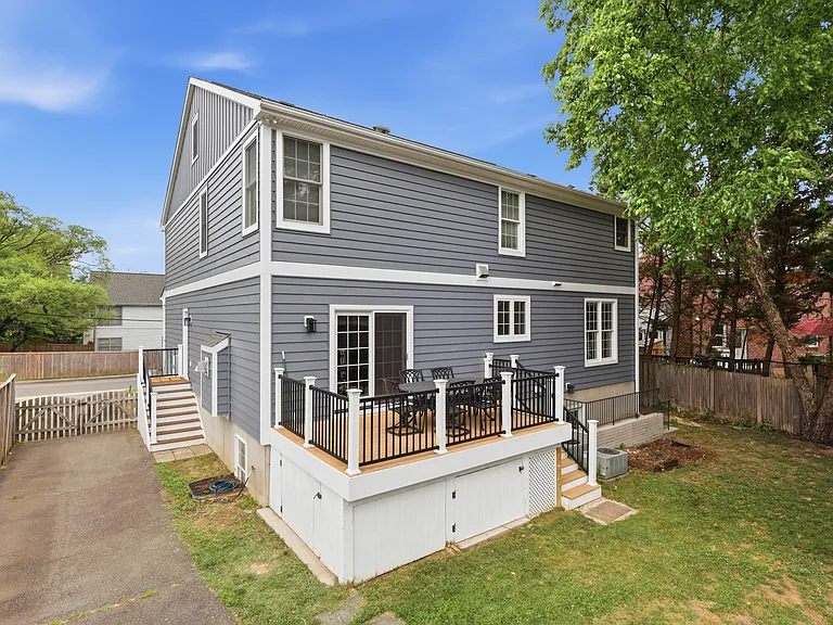 809 N Buchanan St — Photo 31