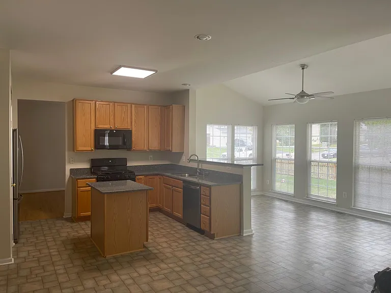 10 Jade Dr — Photo 5