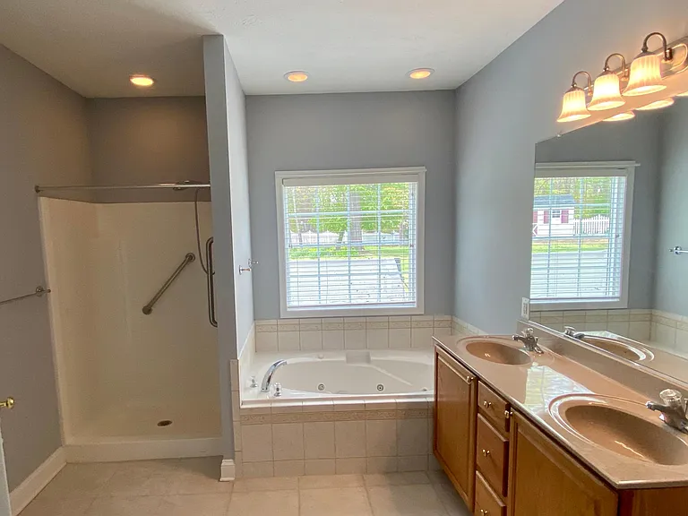 108 Travis Ct — Photo 10