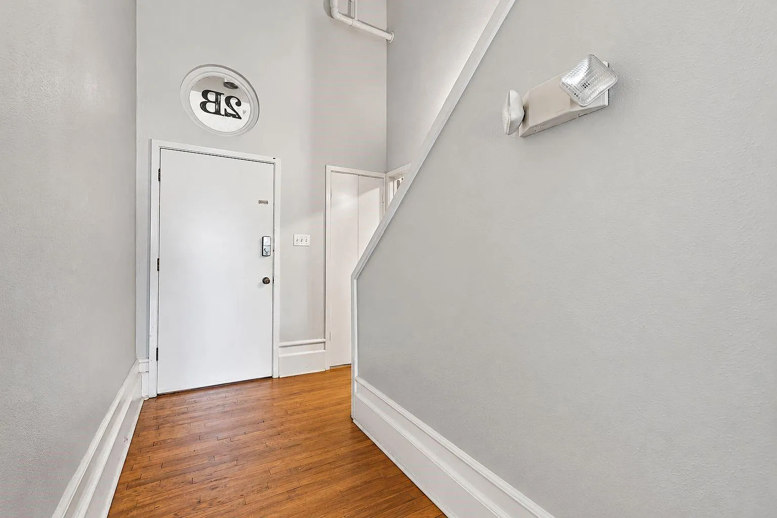 2 bed, 1.0 bath, 1182 sqft, $1,900 — Photo 3