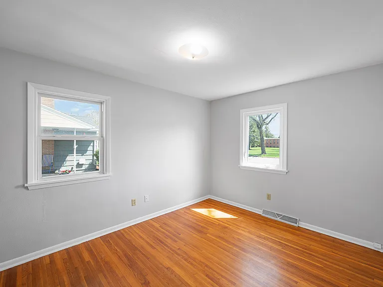 1022 24th Ave S — Photo 16