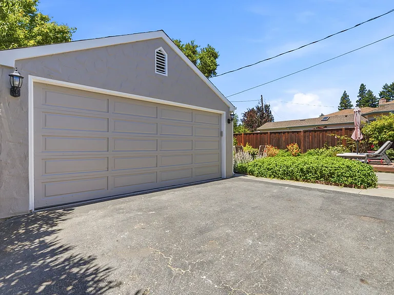 126 Jeter St — Photo 42