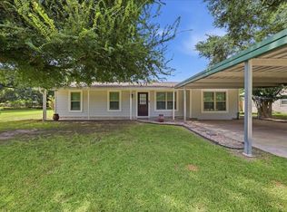 407 W Cypress Ave, Winnie, TX 77665