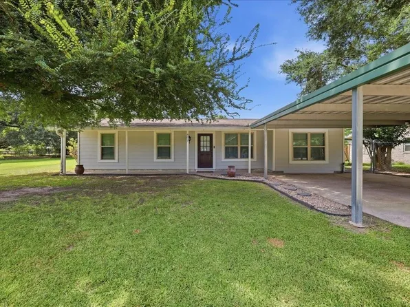 407 W Cypress Ave, Winnie, TX 77665