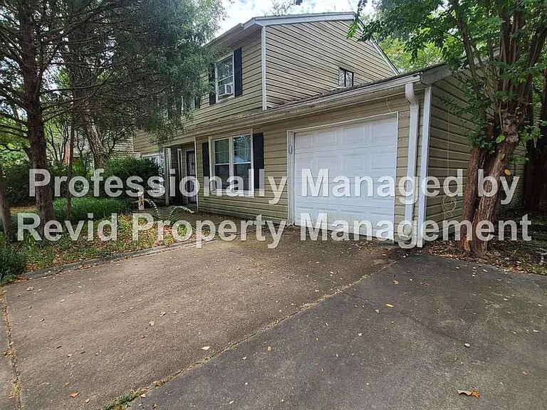 6771 Bainbridge Dr — Photo 2