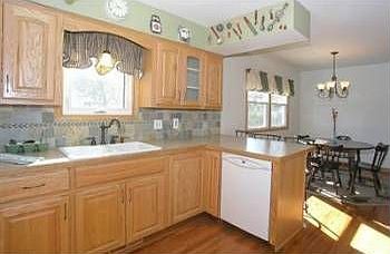 5th image of 3920 Meadowood Ln SW