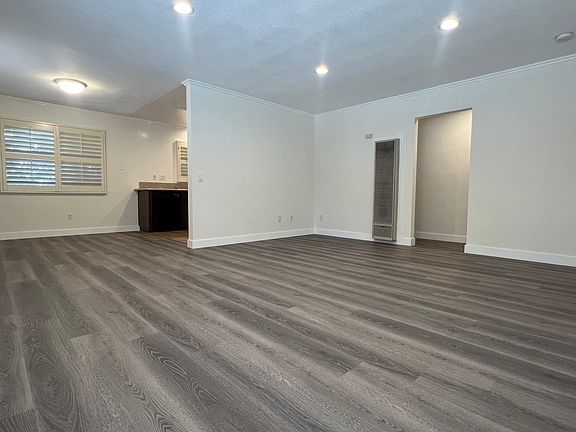 4th image of 138 N Myrtle Ave #A