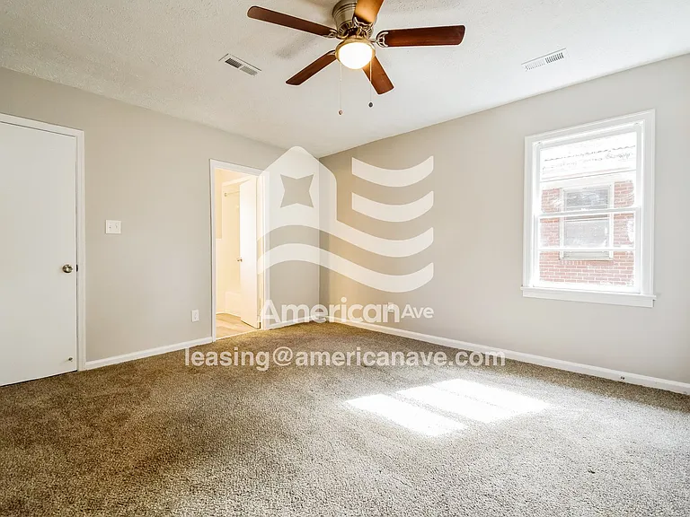 1553773_010_wm_-_main_bedroom_13547623.jpg