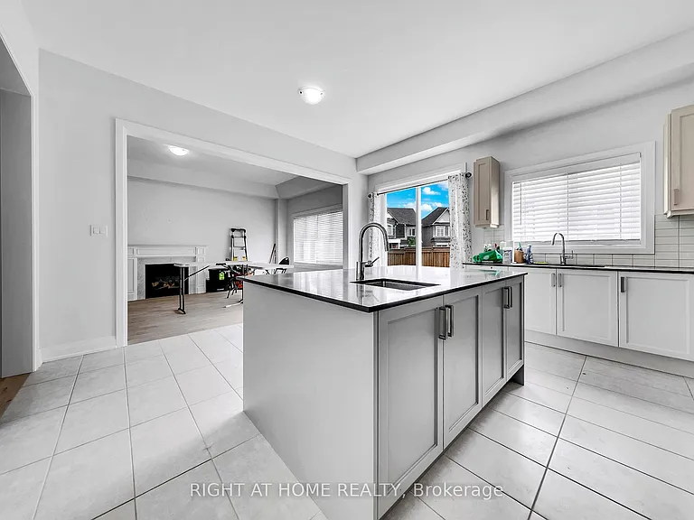 3 Speciosa St #UPPER — Photo 13