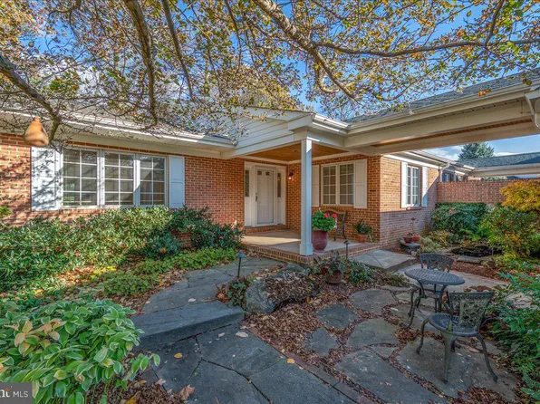 10 Stone Tower Ln, Wilmington, DE 19803