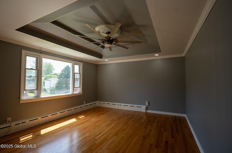 4th image of 90 Linda Avenue