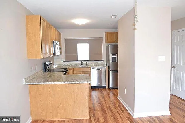 327 S Adams St — Photo 3