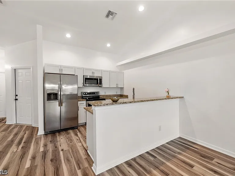 3520 SW 17th Ave — Photo 6