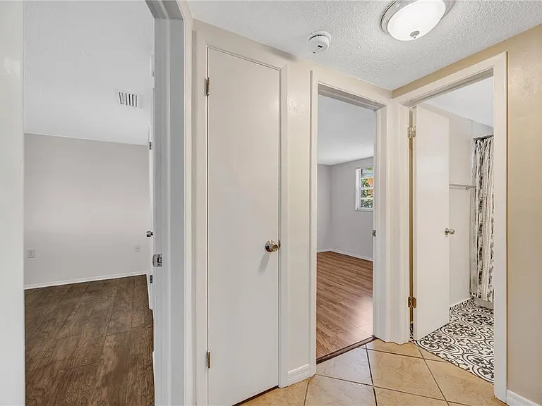 7804 Niagara Dr — Photo 12