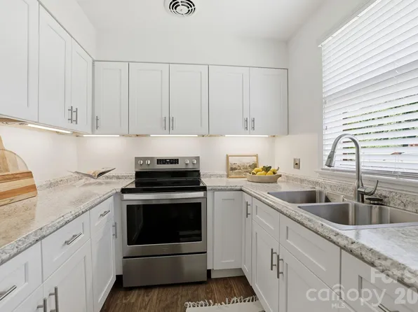 4500 Woodlark Ln, Charlotte, NC 28211