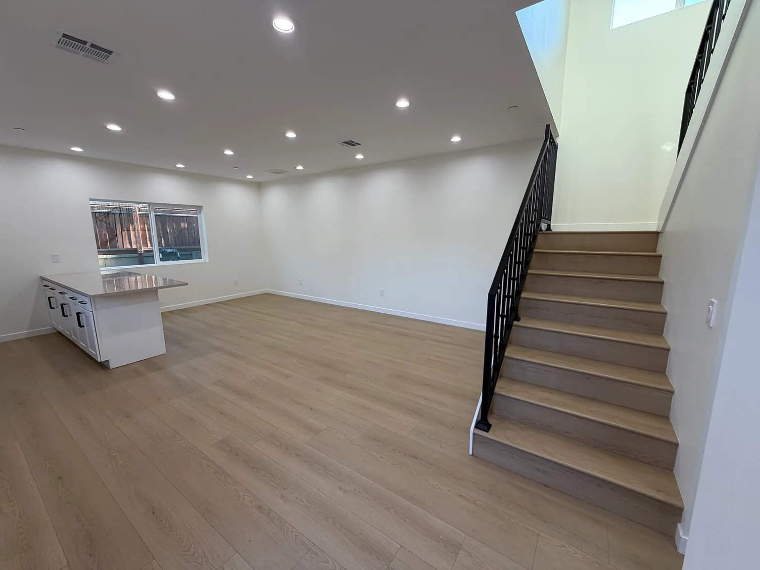 3 bed, 1250 sqft, $4,000 — Photo 4